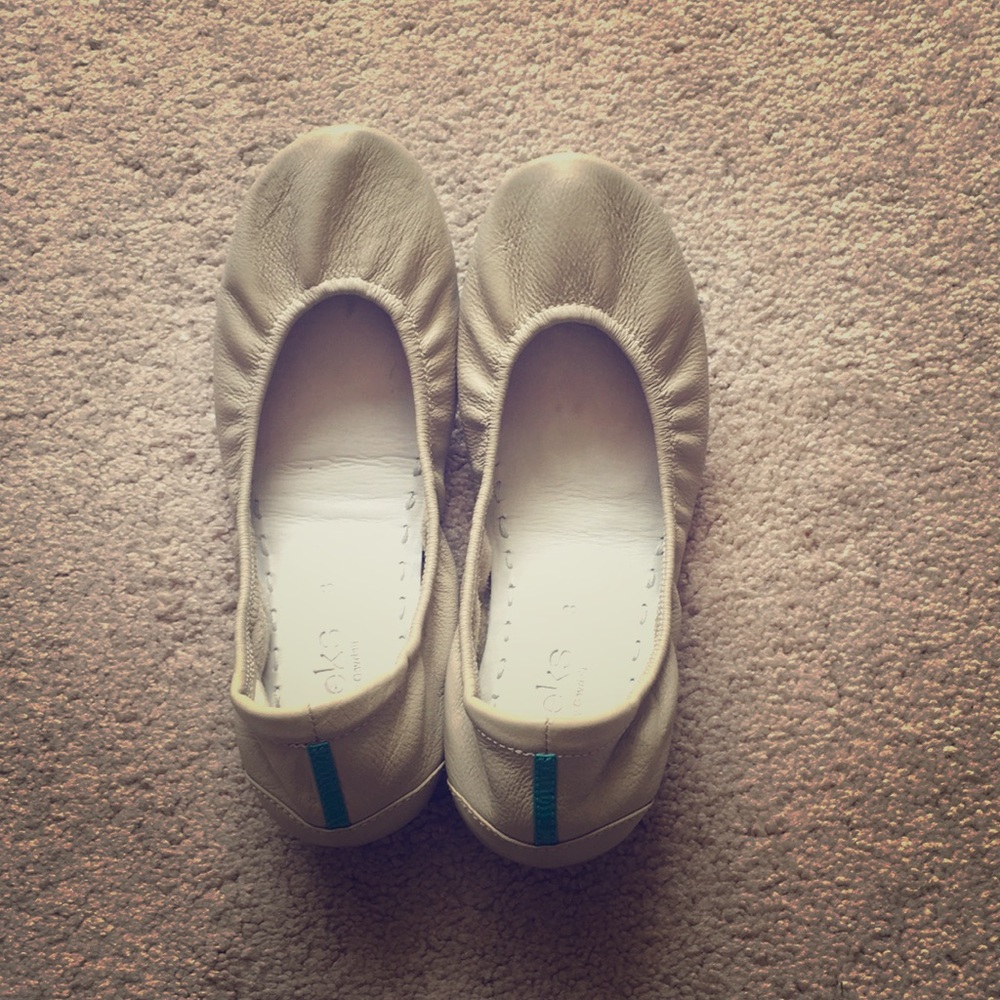 Pair of size 8 tieks in Cream by Gavrieli